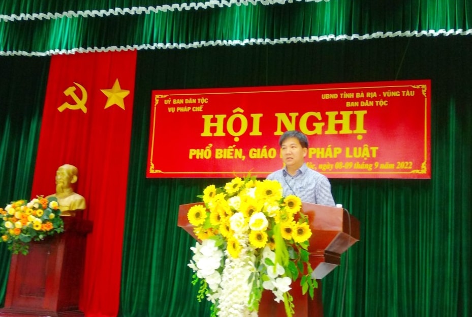 Ông Nguyễn Chí Tuấn - Phó Vụ trưởng Vụ Pháp chế là báo cáo viên tại Hội nghị Ông Nguyễn Chí Tuấn - Phó Vụ trưởng Vụ Pháp chế là báo cáo viên tại Hội nghị