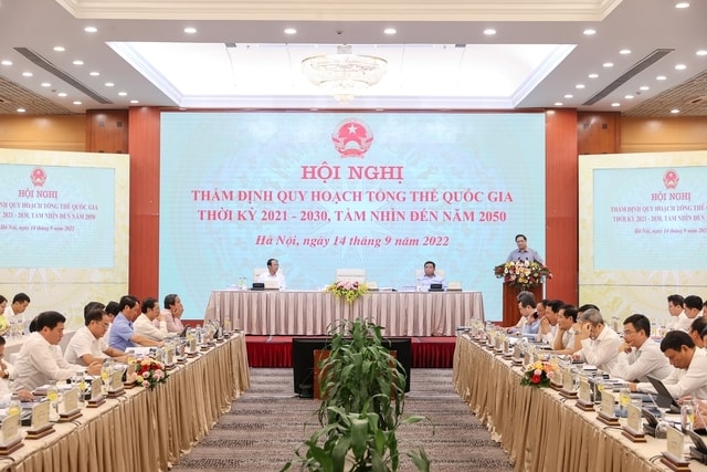 Thủ tướng lưu ý nhiệm vụ chuyển đổi cơ cấu kinh tế; xác định thứ tự ưu tiên để bố trí, ưu tiên nguồn lực phù hợp - Ảnh: VGP/Nhật Bắc