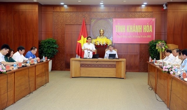 Phó Thủ tướng Vũ Đức Đam mong muốn Khánh Hòa trở thành trung tâm du lịch có thương hiệu về lễ hội đường phố, hoạt động văn hóa nghệ thuật - Ảnh: VGP/Đình Nam