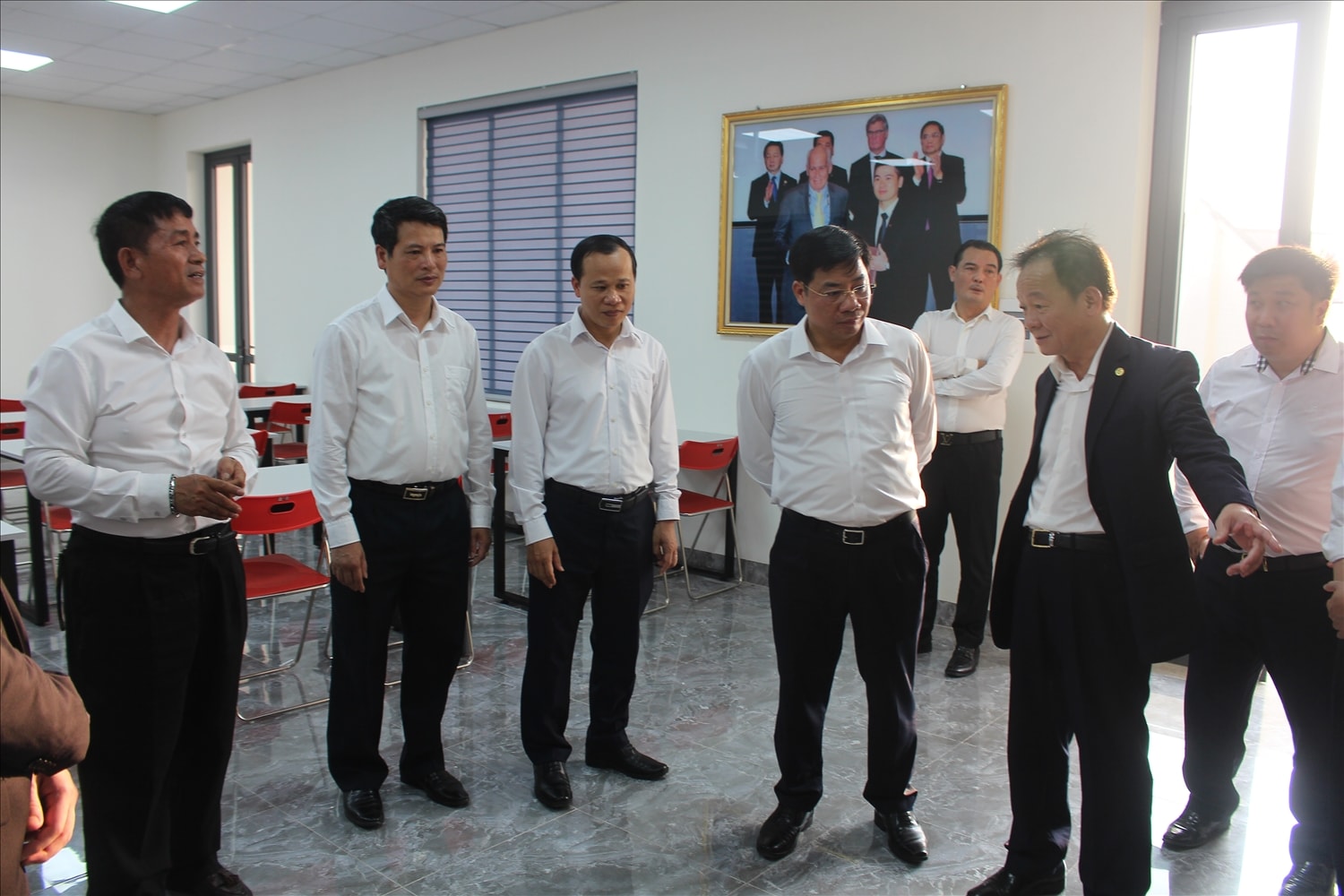 Lãnh đạo tỉnh Bắc Giang và ông Đỗ Quang Hiển - Chủ tịch Ủy ban Chiến lược Tập đoàn T&T Group, thăm cơ sở vật chất của Trung tâm đào tạo bóng đá trẻ Bắc Giang Lãnh đạo tỉnh Bắc Giang và ông Đỗ Quang Hiển - Chủ tịch Ủy ban Chiến lược Tập đoàn T&T Group, thăm cơ sở vật chất của Trung tâm đào tạo bóng đá trẻ Bắc Giang
