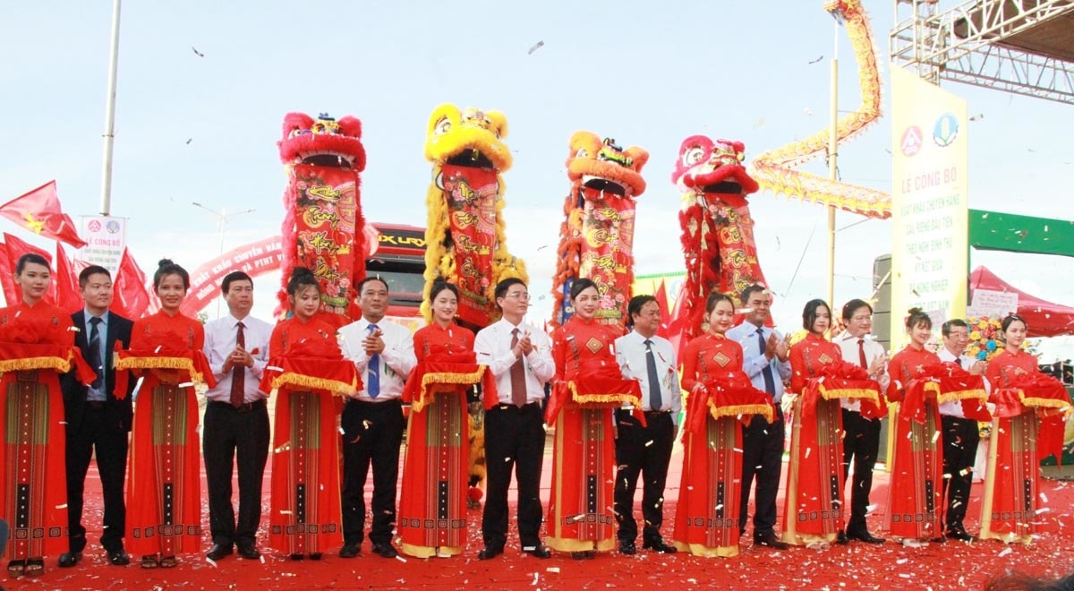 Cắt băng công bố chuyến sầu riêng đầu tiên xuất khẩu chính ngạch sang Trung Quốc