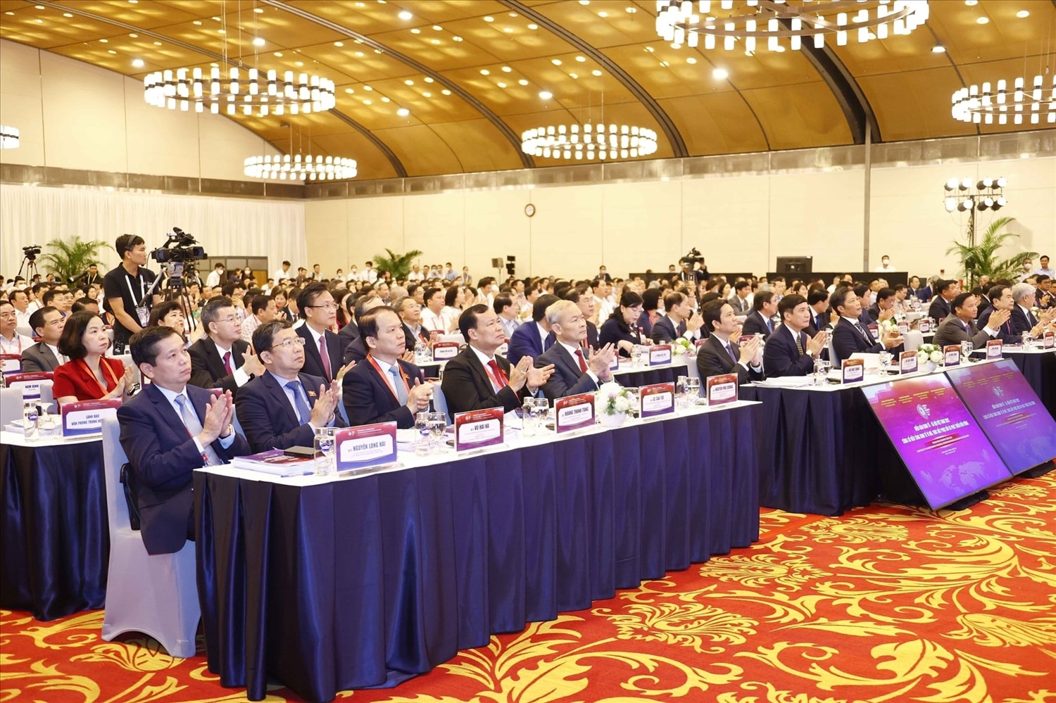 Các đại biểu tham dự Diễn đàn 