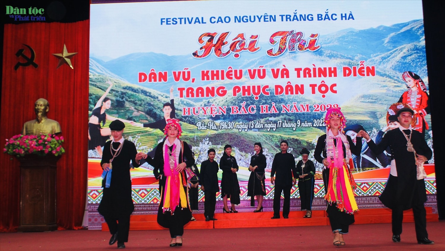 Trang phục phụ nữ Dao tuyển Bắc Hà