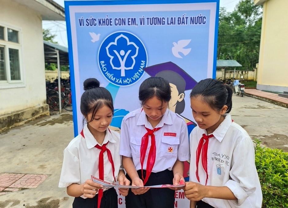 Ý nghĩa BHYT đối với học sinh, sinh viên. Ảnh: B.H
