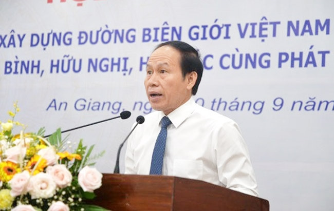 Ông Lê Tiến Châu - Ủy viên Ban chấp hành Trung ương Đảng Cộng sản Việt Nam, Phó Chủ tịch, Tổng Thư ký Ủy ban Trung ương MTTQ Việt Nam phát biểu tại Hội nghị 