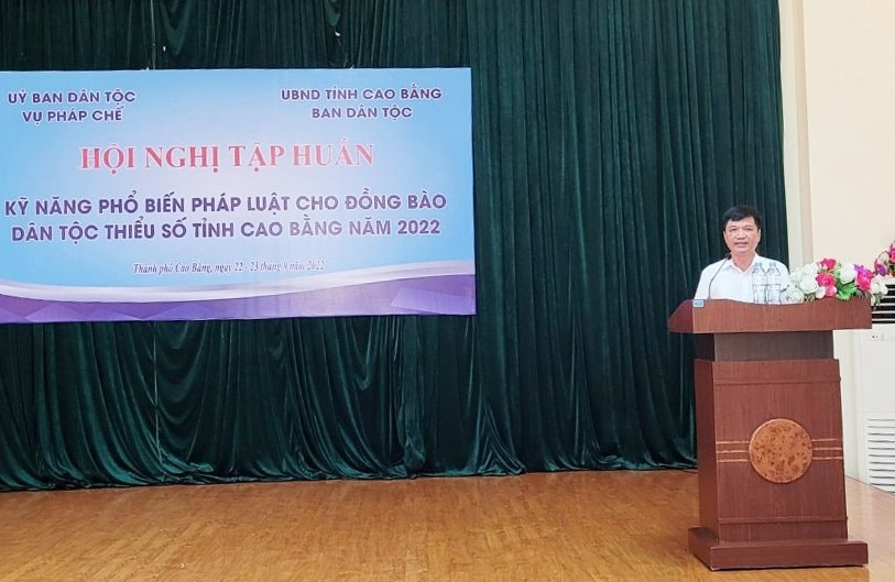 Vụ phó Vụ Pháp chế UBDT Phan Hồng Thủy phát biểu nêu khái quát các chuyên đề