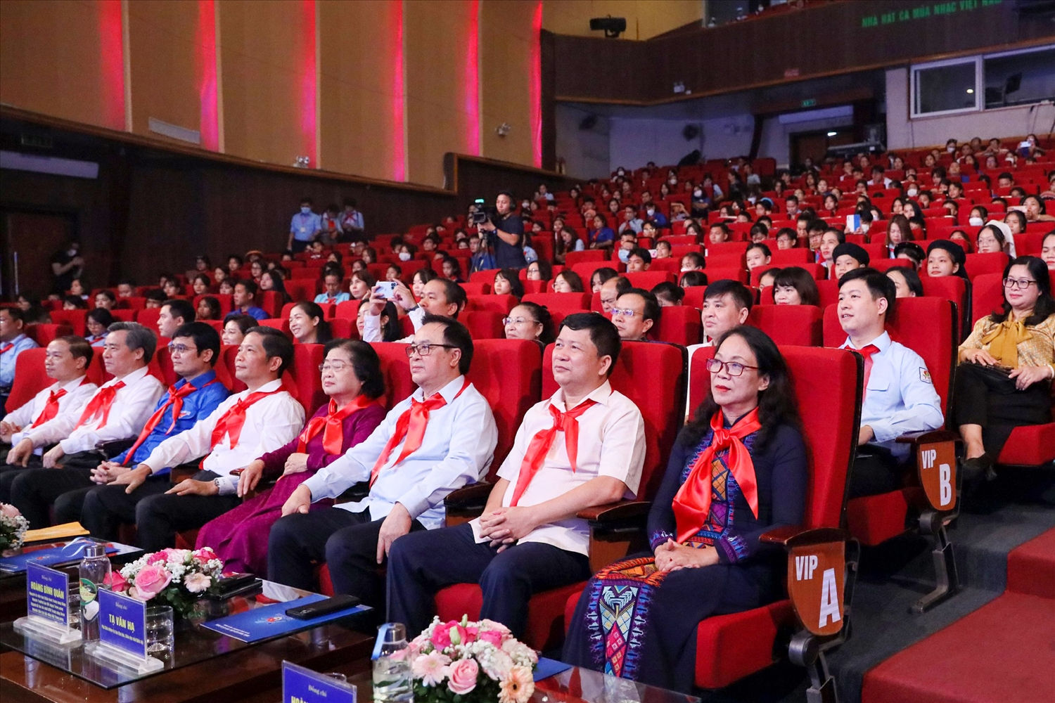 Các đại biểu tham dự buổi lễ