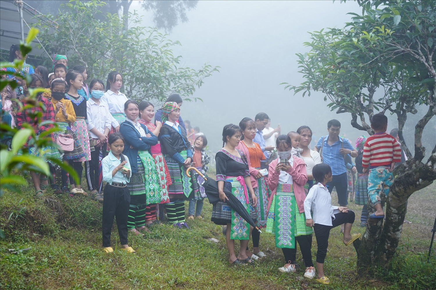 Đông đảo người dân xã Suối Giàng tham dự buổi lễ