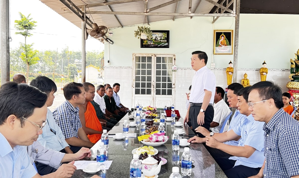 hứ trưởng, Phó Chủ nhiệm Lê Sơn Hải phát biểu chúc mừng Lễ Sen Dolta tại chùa Chà Là (xã Lộc Thịnh, huyện Lộc Ninh)