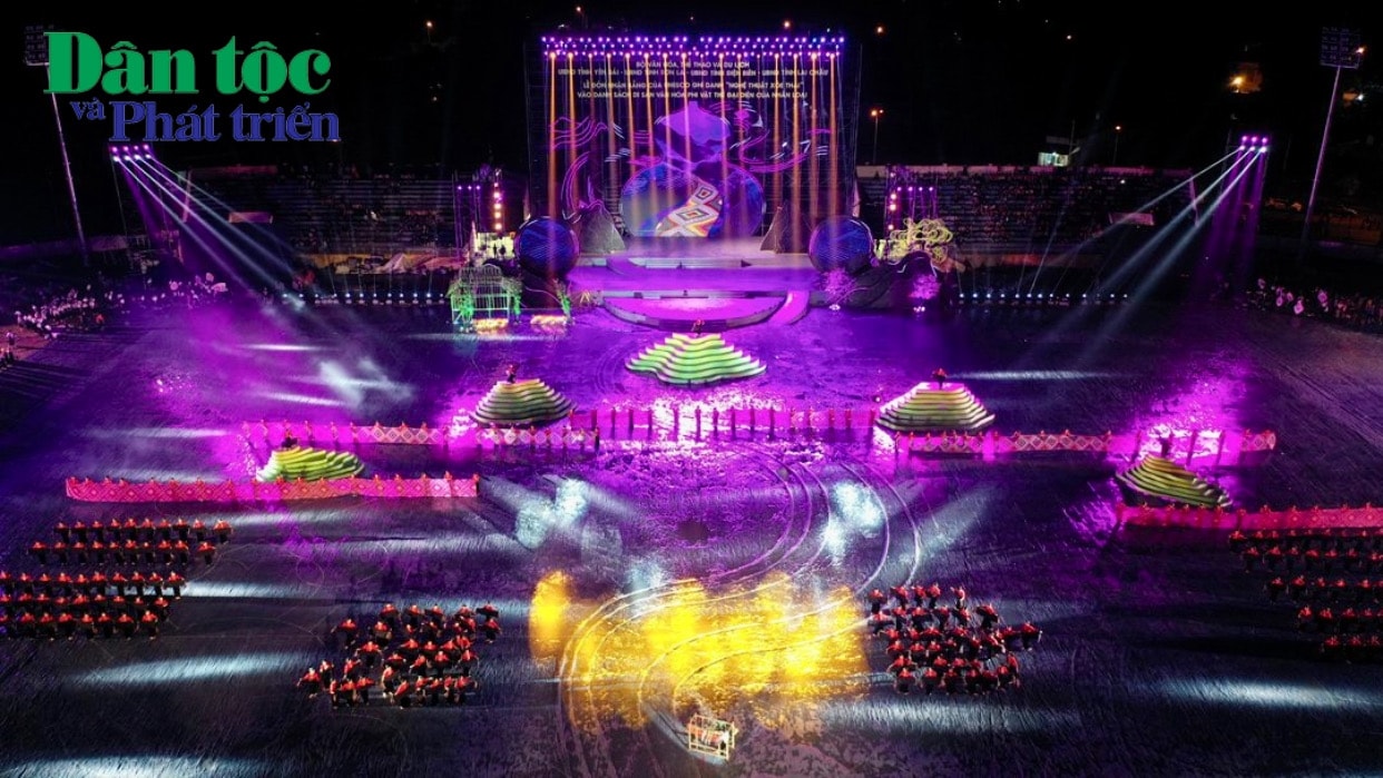 (TIN TS) Lễ đón nhận Bằng của UNESCO ghi danh “Nghệ thuật Xòe Thái” vào Danh sách Di sản văn hóa phi vật thể đại diện của nhân loại 12