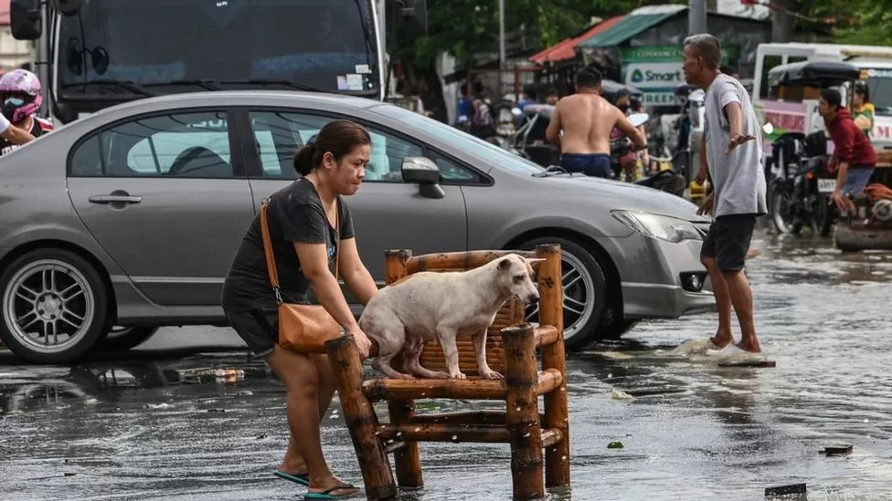 Gần 75.000 người đã phải sơ tán khỏi nhà của họ để đề phòng cơn bão đổ bộ