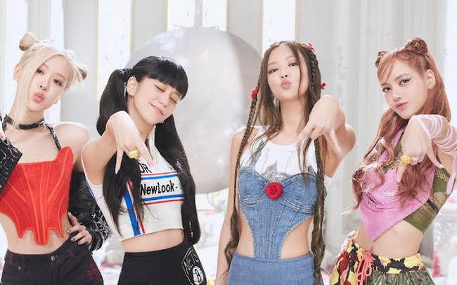 BLACKPINK trở thành nhóm K-pop nữ đầu tiên đứng đầu bảng xếp hạng danh tiếng Billboard 200. Ảnh: Yonhap