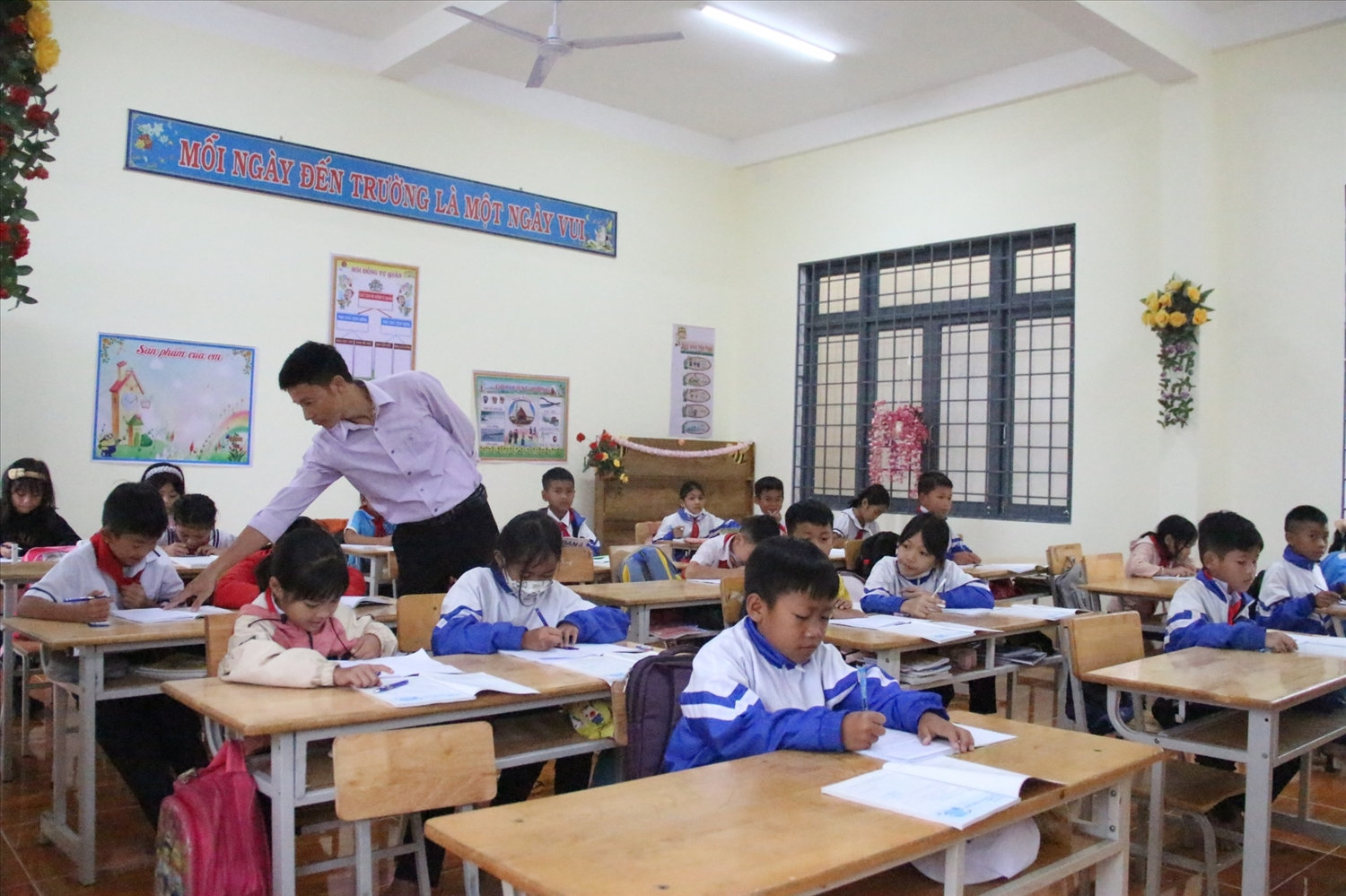 Hơn 166.000 học sinh tại Kon Tum được nghỉ học để tránh siêu bão Noru  ĐỨC NHẬT