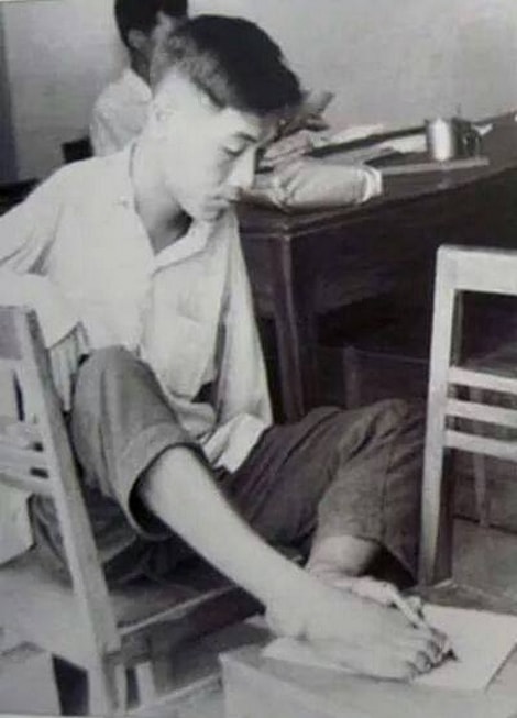 Thầy Nguyễn Ngọc Ký hồi trẻ. Ảnh được in trên bìa sách 