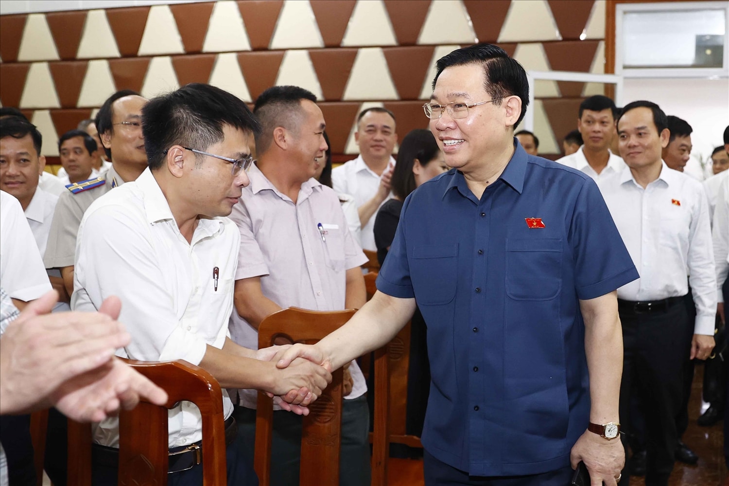 Chủ tịch Quốc hội Vương Đình Huệ tiếp xúc cử tri tại Thành phố Hải Phòng  2