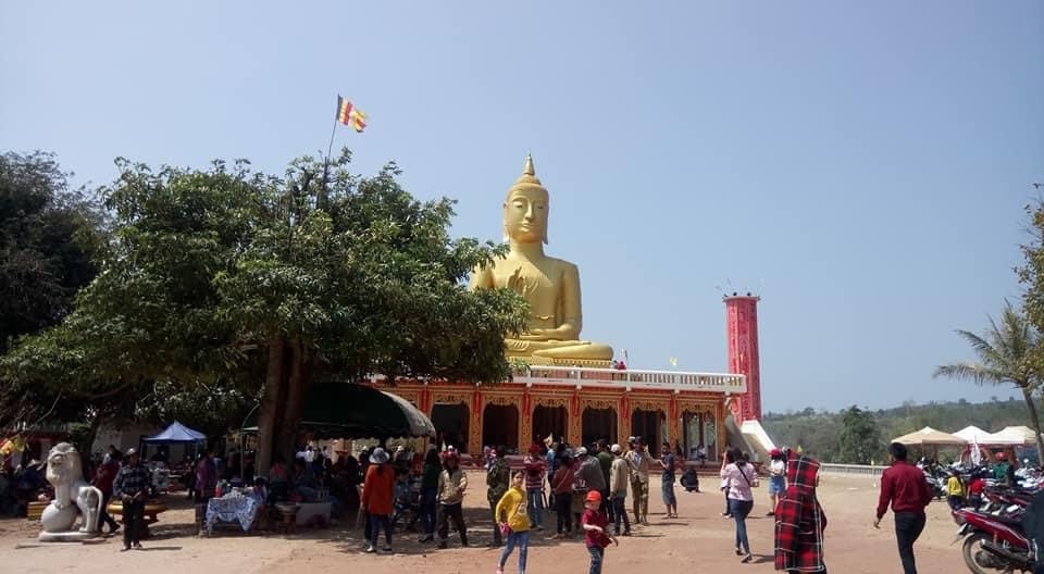 Tượng Quan âm Bồ tát ở chùa Sơn Thành Tượng Bổn sư Thích Ca ở chùa Ka Rôn, Lào