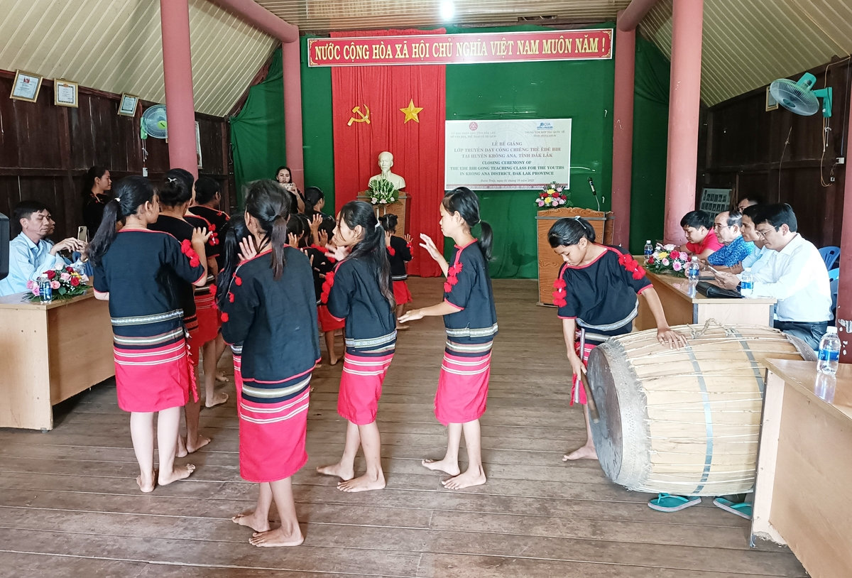 Tiếng trống Hờ gơ hợp xướng tiếng chiêng Jho và nhịp xoang tạo nên nét đặc trưng riêng của người Ê Đê Bih
