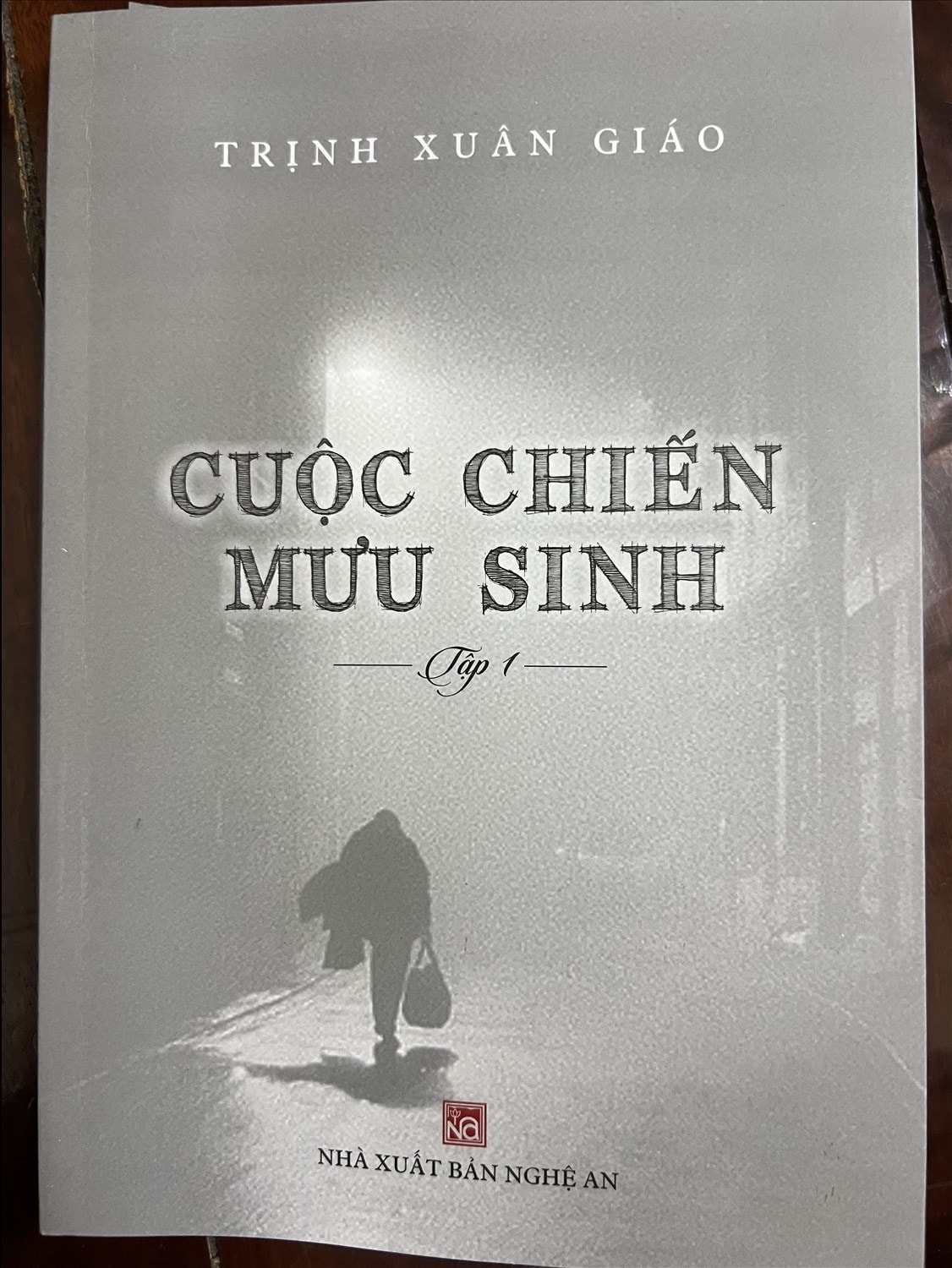 Cuốn: Cuộc chiến mưu sinh của Trịnh Xuân Giáo
