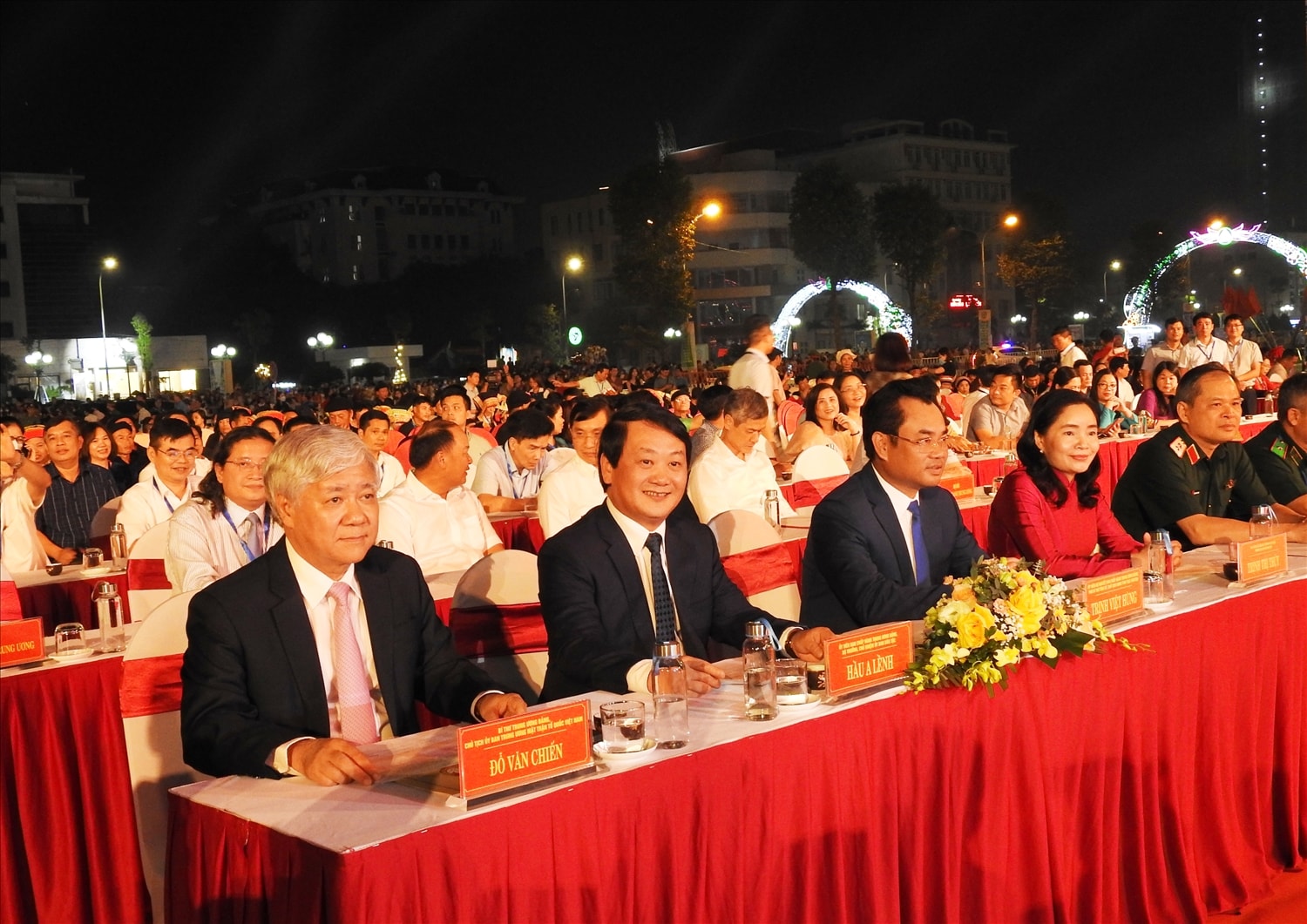 Đại biểu Lãnh đạo Đảng, Nhà nước tham dự Lễ khai mạc