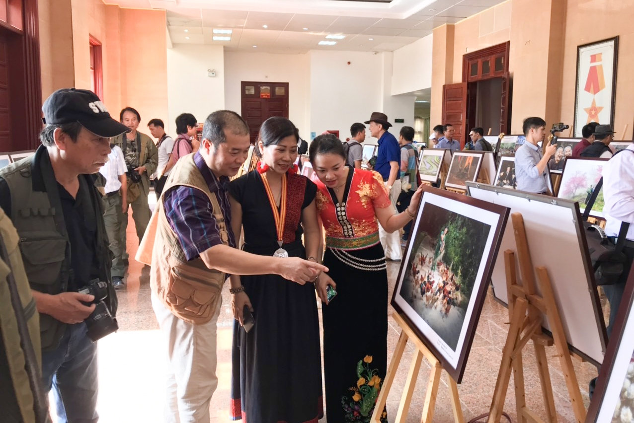 Tại Liên hoan các nghệ sỹ nhiếp ảnh, chia sẻ các góc nhìn, câu chuyện qua từng góc máy, qua đó gắn kết tình  nghệ sỹ ở mỗi vùng miền khác nhau hơn