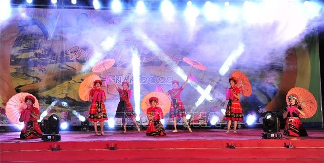 Các tiết mục văn nghệ đồng bào các dân tộc vùng cao. Các tiết mục văn nghệ đồng bào các dân tộc vùng cao.