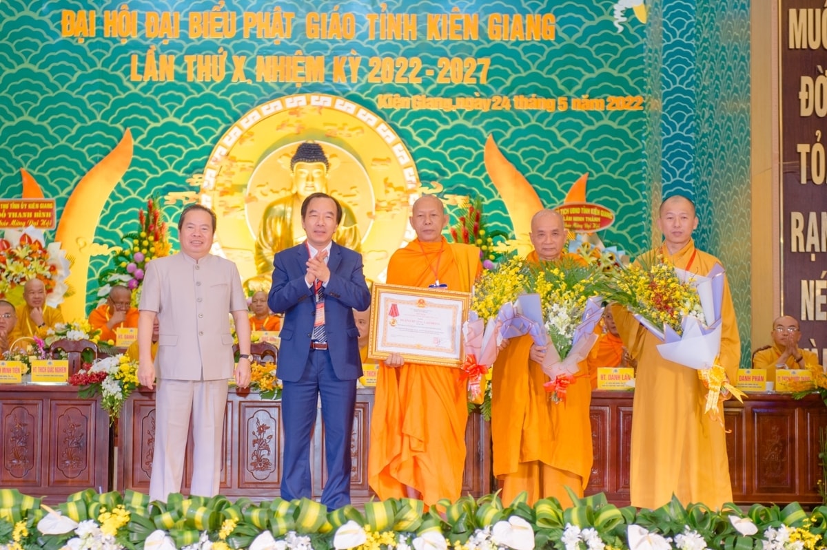 Ban trị sự GHPG tỉnh Kiên Giang được Chủ tịch nước tặng Huân chương Lao động hạng 3 vì đã có những đóng góp to lớn trong sự nghiệp xây dựng khối Đại đoàn kết toàn dân