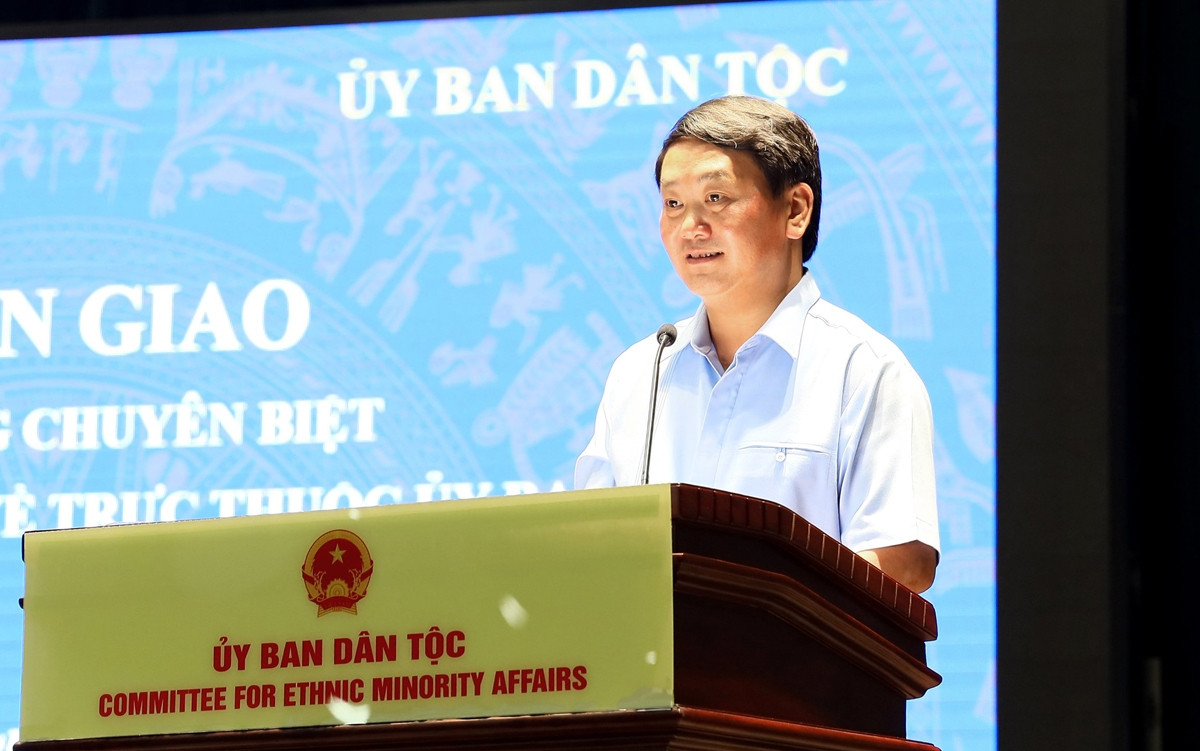 Bộ trưởng, Chủ nhiệm UBDT Hầu A Lềnh phát biểu tại Lễ bàn giao