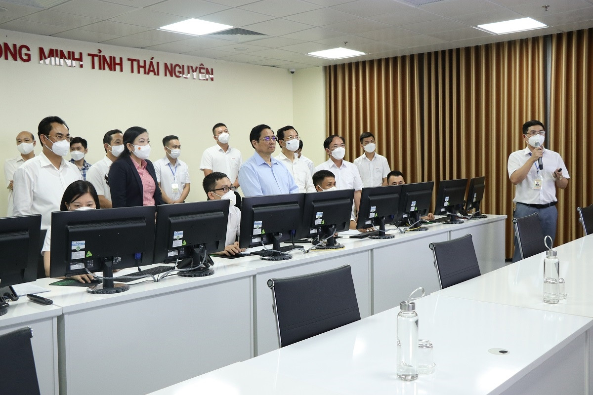 Thủ tướng Chính phủ Phạm Minh Chính thăm Trung tâm điều hành thông minh tỉnh Thái Nguyên (ngày 03/9/2021).