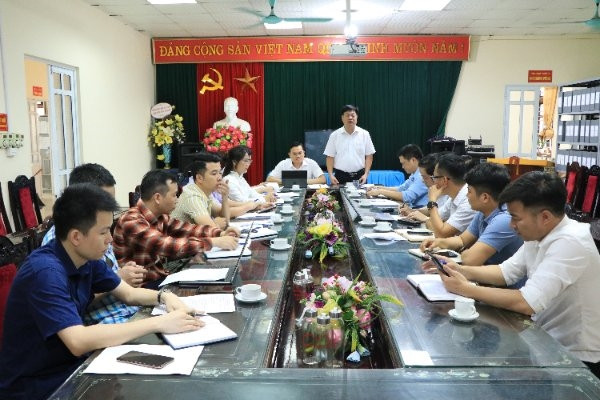 Ông Đào Ngọc Tuất, Phó Giám đốc Sở Thông tin và Truyền thông tỉnh Thái Nguyên kiểm tra kết quả thực hiện Chương trình CĐS trên địa bàn TP. Phổ Yên (tháng 5/2022).