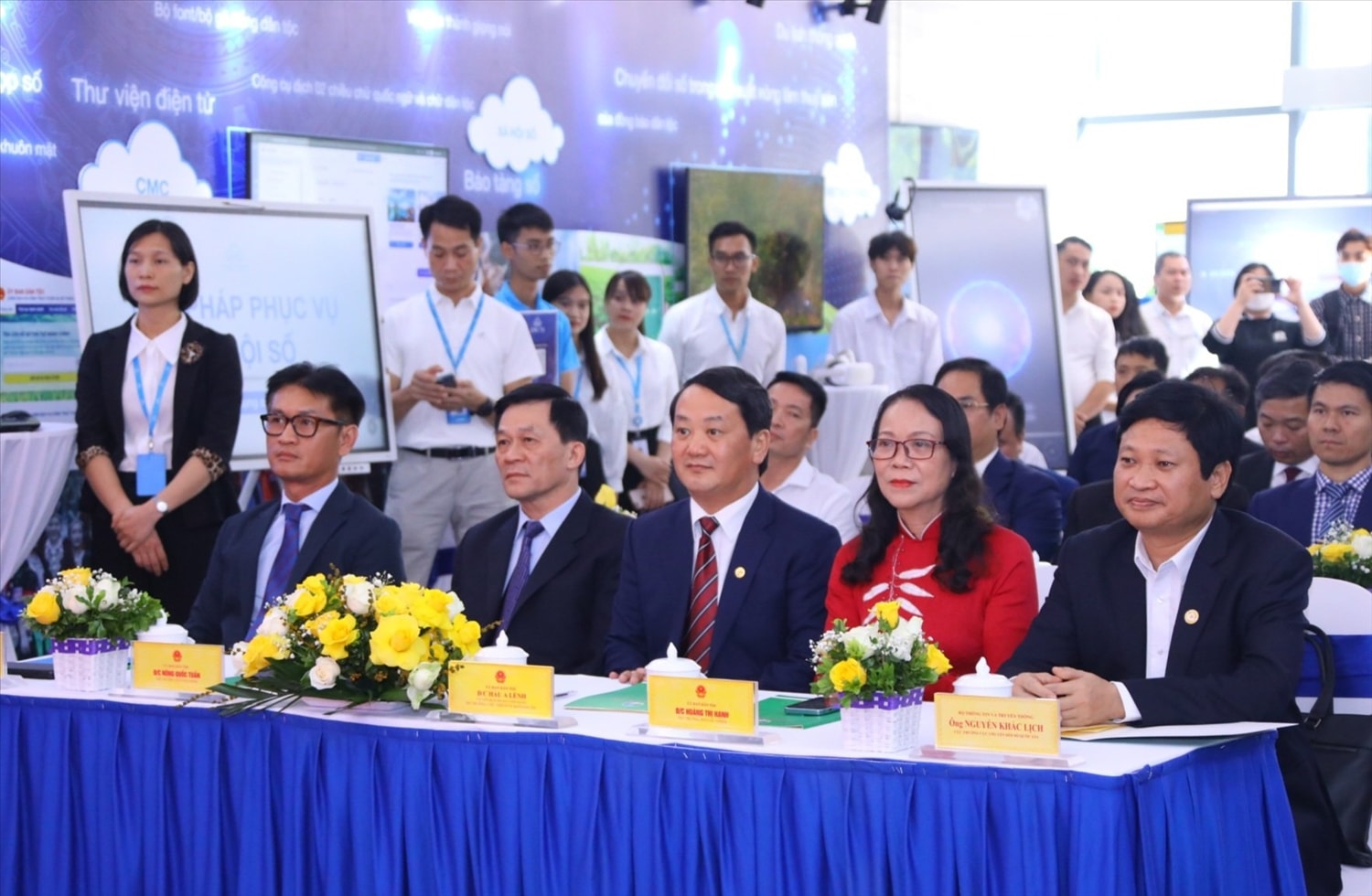Các đại biểu tham dự buổi lễ Các đại biểu tham dự buổi lễ