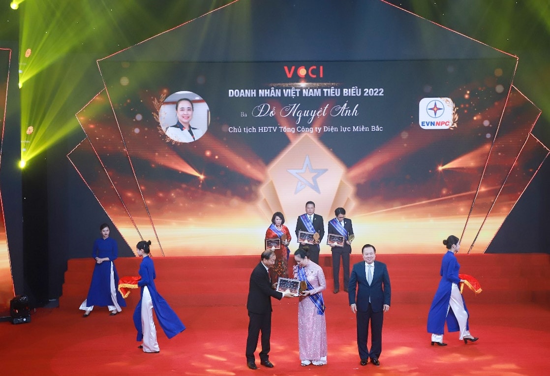 Bà Đỗ Nguyệt Ánh vinh dự được vinh danh Doanh nhân tiêu biểu năm 2022 sửa Bà Đỗ Nguyệt Ánh vinh dự được vinh danh Doanh nhân tiêu biểu năm 2022