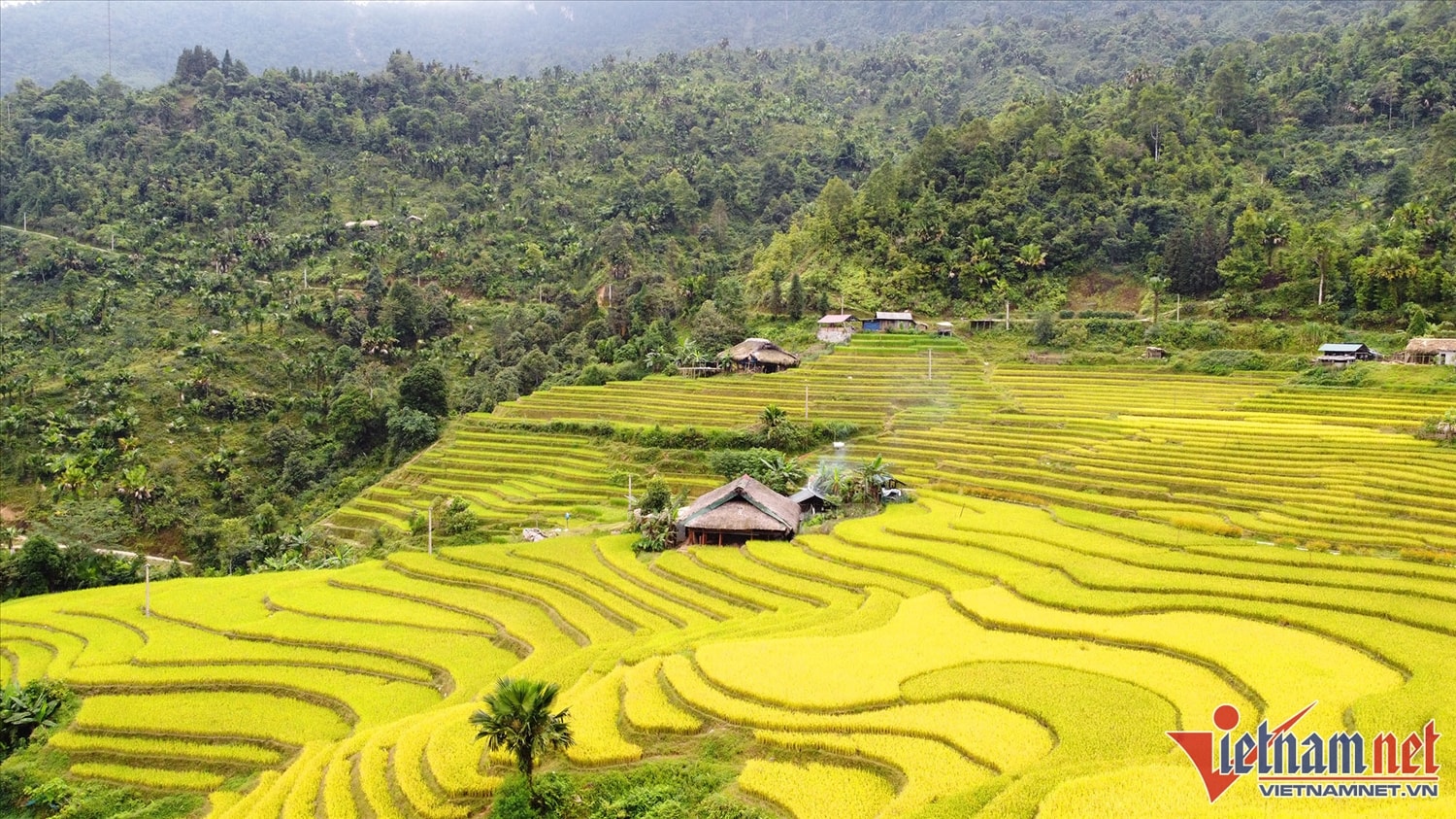 Nếu đã quen thuộc với những cung đường trên cao nguyên đá Đồng Văn, du khách có thể tìm về Xà Phìn để trải nghiệm khung cảnh nên thơ, bình yên ở phía Bắc của Hà Giang