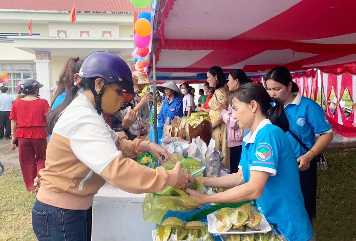 Các sản phẩm đặc trưng của địa phương được trưng bày, giới thiệu tại Ngày hội Kết nối - giao lưu sản phẩm khởi nghiệp
