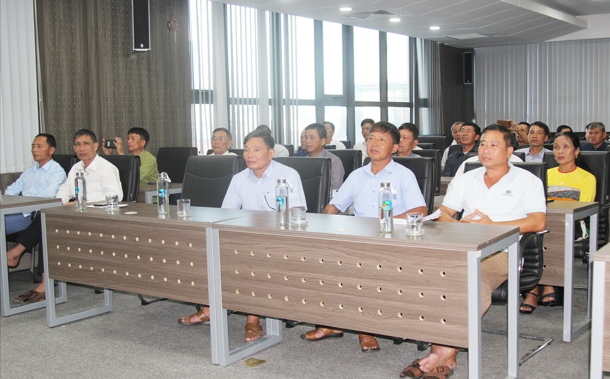 Các đại biểu Người có uy tín tham dự buổi gặp mặt Các đại biểu Người có uy tín tham dự buổi gặp mặt