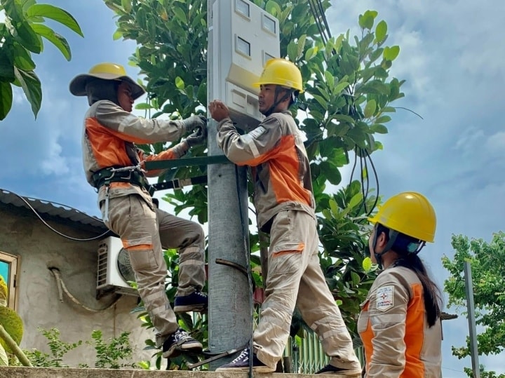 PC Hưng Yên thực hiện chỉnh trang 5S lưới điện tại huyện Tiên Lữ PC Hưng Yên thực hiện chỉnh trang 5S lưới điện tại huyện Tiên Lữ