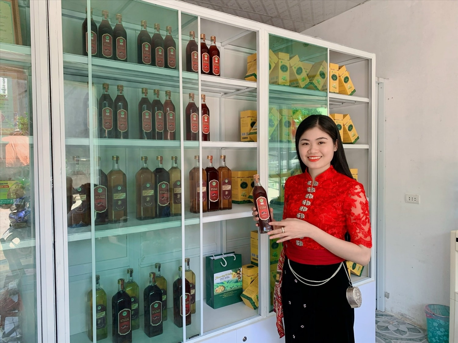 Nguồn vốn tín dụng chính sách đã giúp gia đình chị Lứ Thị Phúc, dân tộc thái ở bản Cướm, xã Diên Lãm (Quỳ Châu, Nghệ An) phát triển cơ sở HTXđạt tiêu chuẩn sản phẩm OCOP 3 sao cấp tỉnh. Nguồn vốn tín dụng chính sách đã giúp gia đình chị Lữ Thị Phúc, dân tộc thái ở bản Cướm, xã Diên Lãm (Quỳ Châu, Nghệ An) phát triển cơ sở HTXđạt tiêu chuẩn sản phẩm OCOP 3 sao cấp tỉnh.