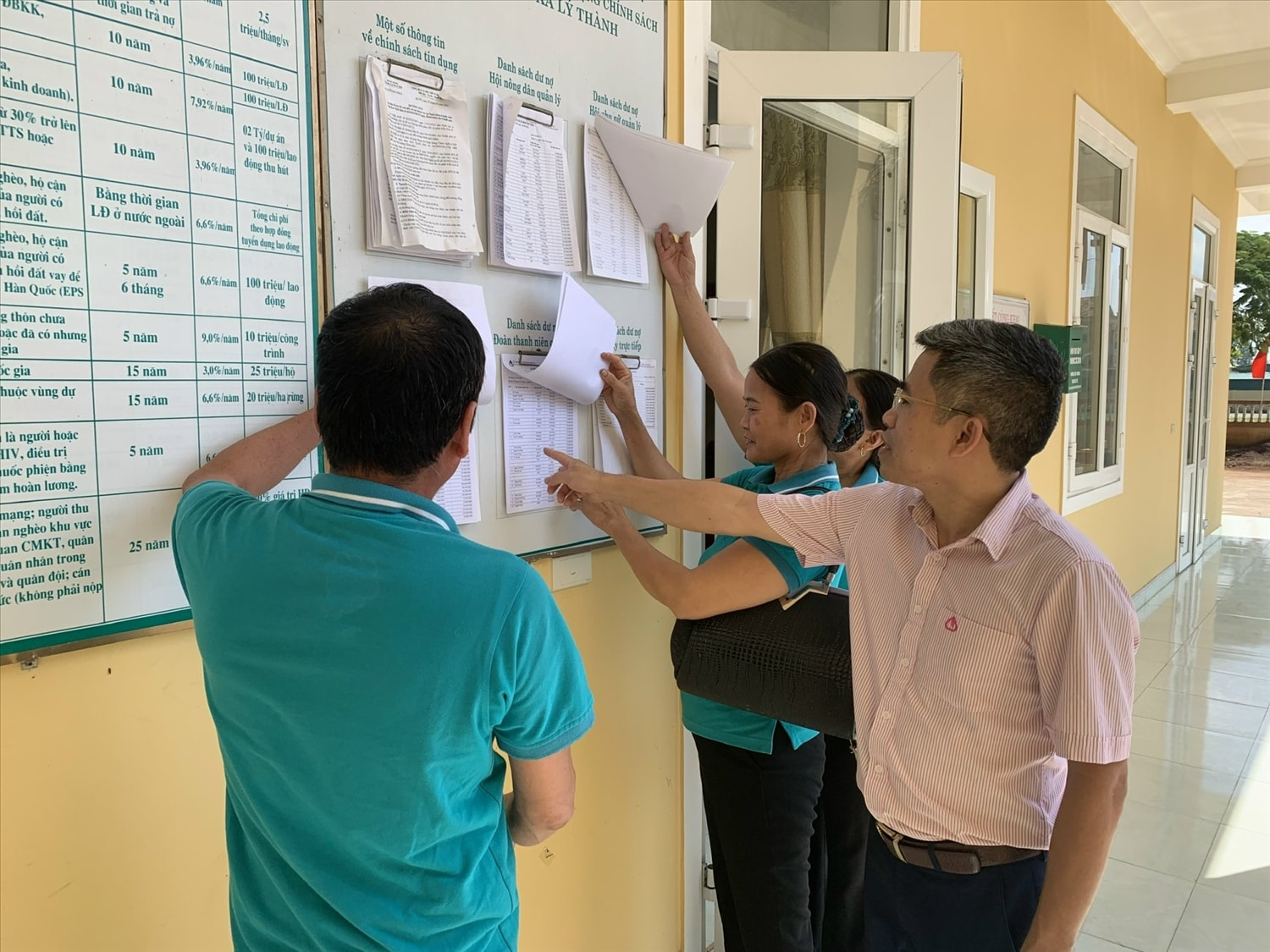 Các Chương trình tín dụng chính sách được niêm yết công khai tại tất cả các điểm giao dịch. Các chương trình tín dụng chính sách được niêm yết công khai tại tất cả các điểm giao dịch.