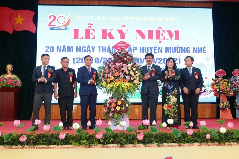 Chủ tịch UBND tỉnh Điện Biên Lê Thành Đô chúc mừng Đảng bộ, chính quyền và Nhân dân huyện Mường Nhé nhân Kỷ niệm 20 năm thành lập Chủ tịch UBND tỉnh Điện Biên Lê Thành Đô chúc mừng Đảng bộ, chính quyền và Nhân dân huyện Mường Nhé nhân Kỷ niệm 20 năm thành lập