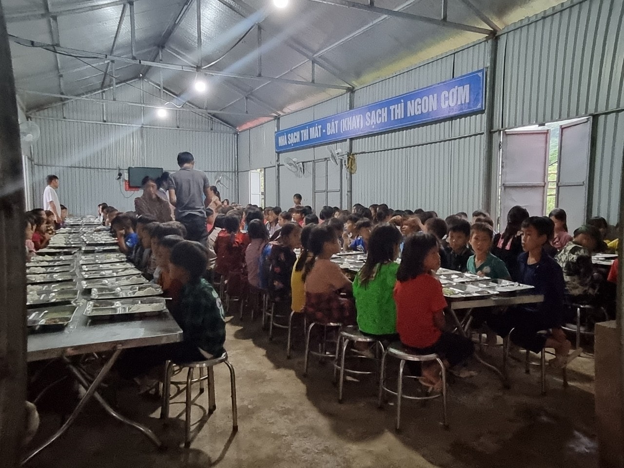Bếp ăn bán trú của Trường PTDTBT Tiểu học Chung Chải số 2, Xã Chung Chải, Huyện Mường Nhé. Bếp ăn bán trú của Trường PTDTBT Tiểu học Chung Chải số 2, Xã Chung Chải, Huyện Mường Nhé.