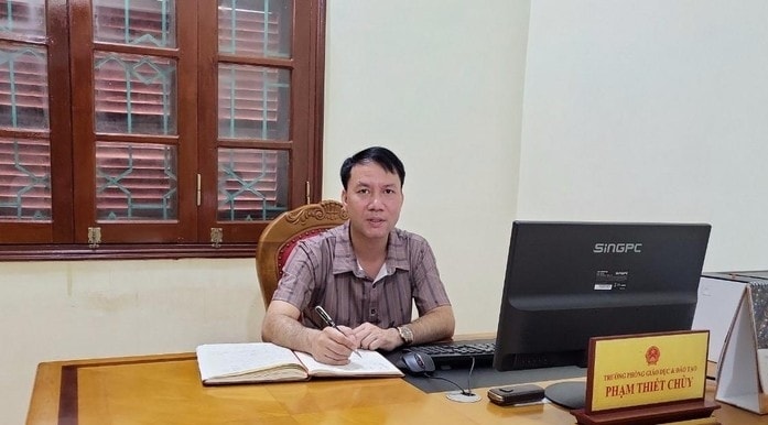 Ông Phạm Thiết Chuỳ, Trưởng phòng Giáo dục và Đào tạo huyện Mường Nhé. Ông Phạm Thiết Chuỳ, Trưởng phòng Giáo dục và Đào tạo huyện Mường Nhé.