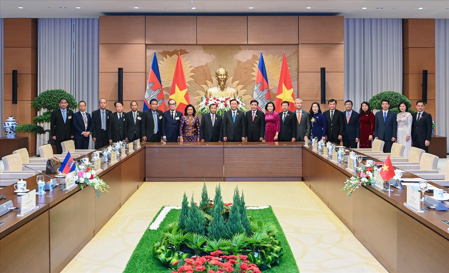 Các đại biểu tham dự hội đàm Các đại biểu tham dự hội đàm
