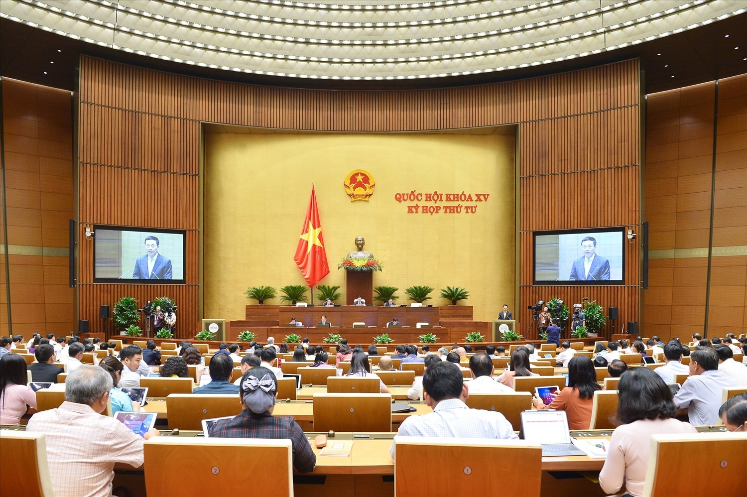 Quang cảnh phiên họp
