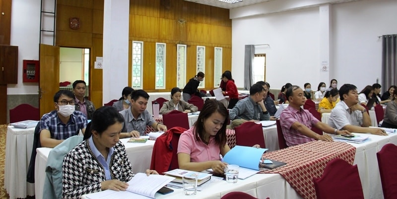Quang cảnh lớp tập huấn cho cán bộ xây dựng dự án và thực hành nông nghiệp đảm bảo dinh dưỡng tại Đăk Lăk.