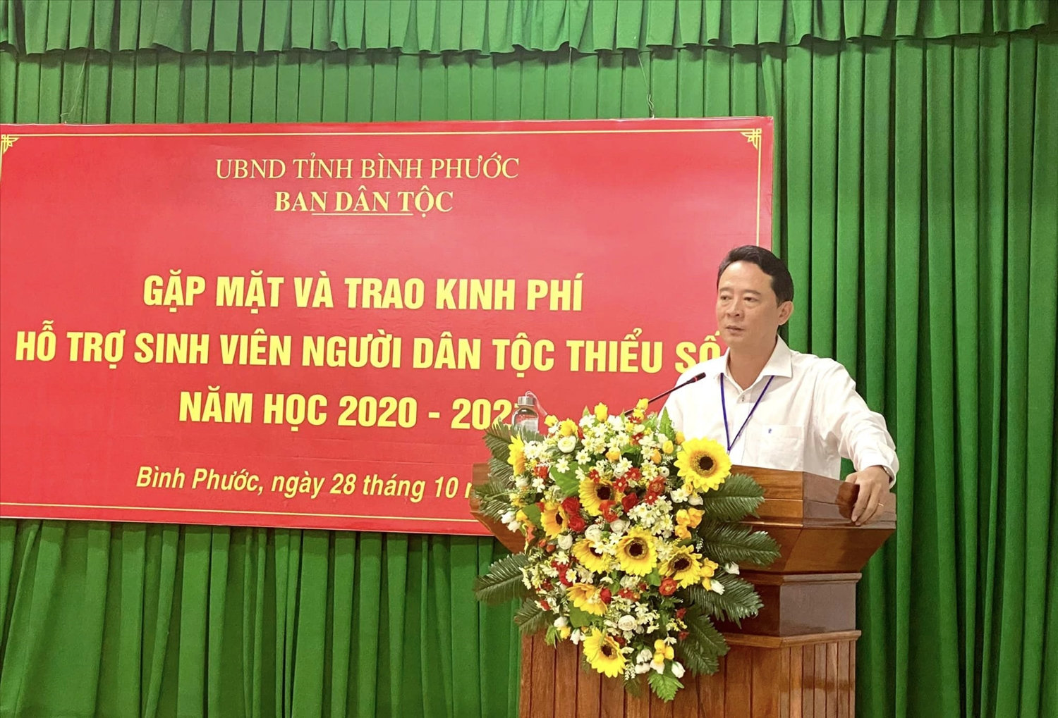 Ông Lý Trọng Nhân, Trưởng Ban Dân tộc tỉnh phát biểu tại buổi gặp mặt