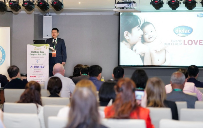 Ông Nguyễn Quang Trí, Giám đốc điều hành Marketing của Vinamilk trình bày tại Hội nghị Ông Nguyễn Quang Trí, Giám đốc điều hành Marketing của Vinamilk trình bày tại Hội nghị