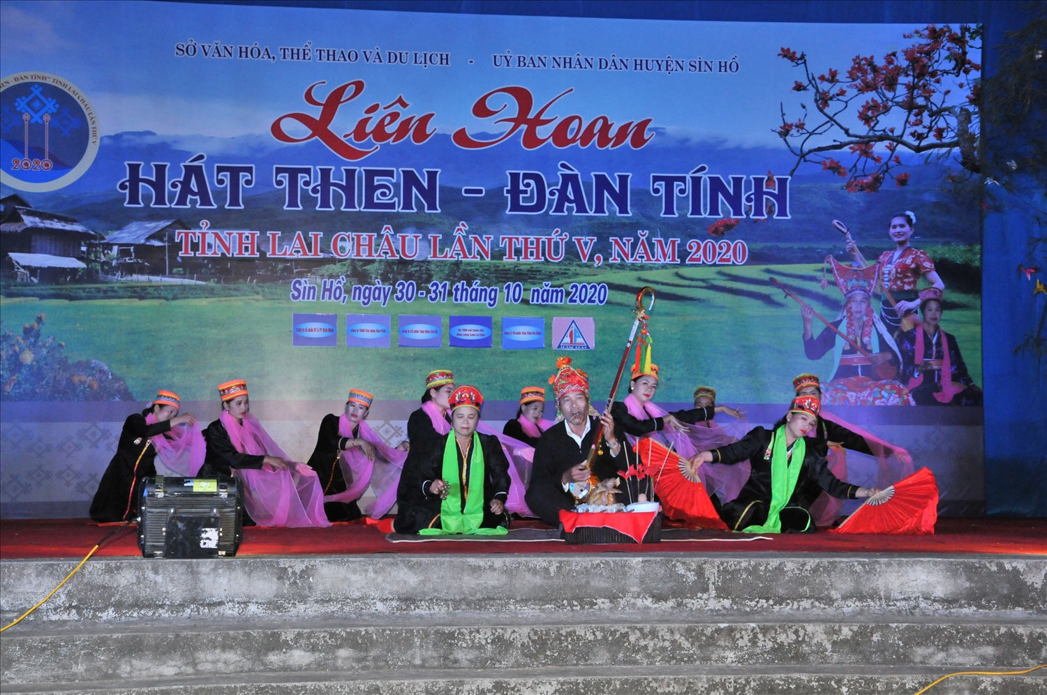 Nghệ nhân Ưu tú Lâm Văn Điện trình diễn Then, đàn Tính tại Liên hoan “Hát then – đàn tính” tỉnh Lai Châu lần thứ V, năm 2020