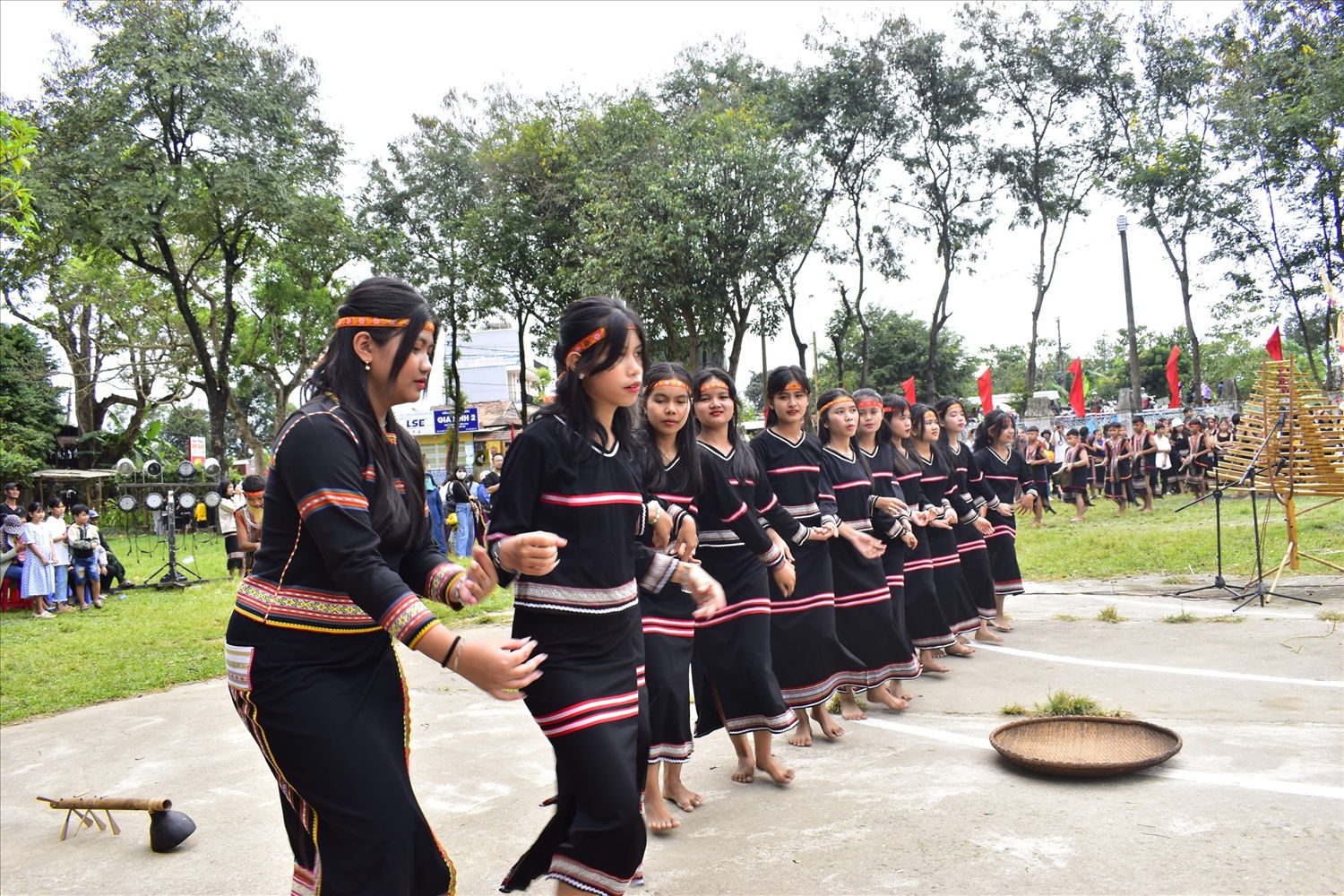 Các tiết mục múa xoang của các em học sinh