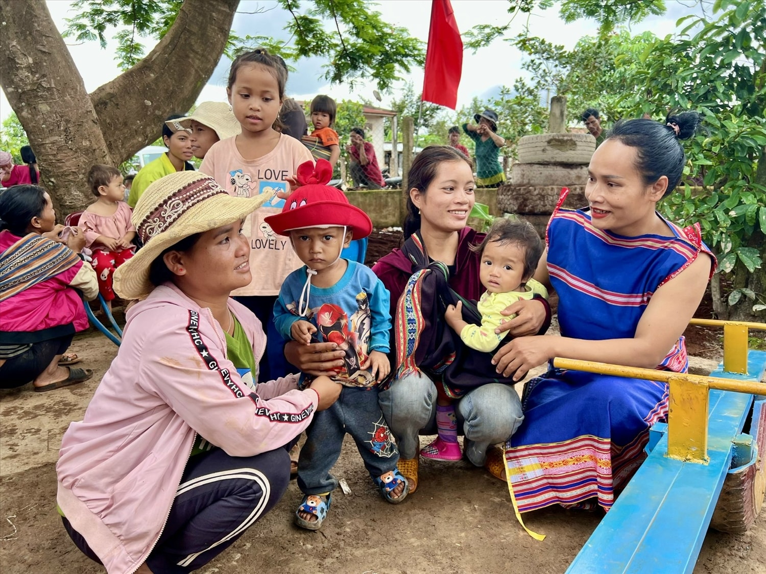 Cán bộ phụ nữ tham gia tuyên truyền tảo hôn, HNCHT trong đồng bào DTTS tại tỉnh Gia Lai