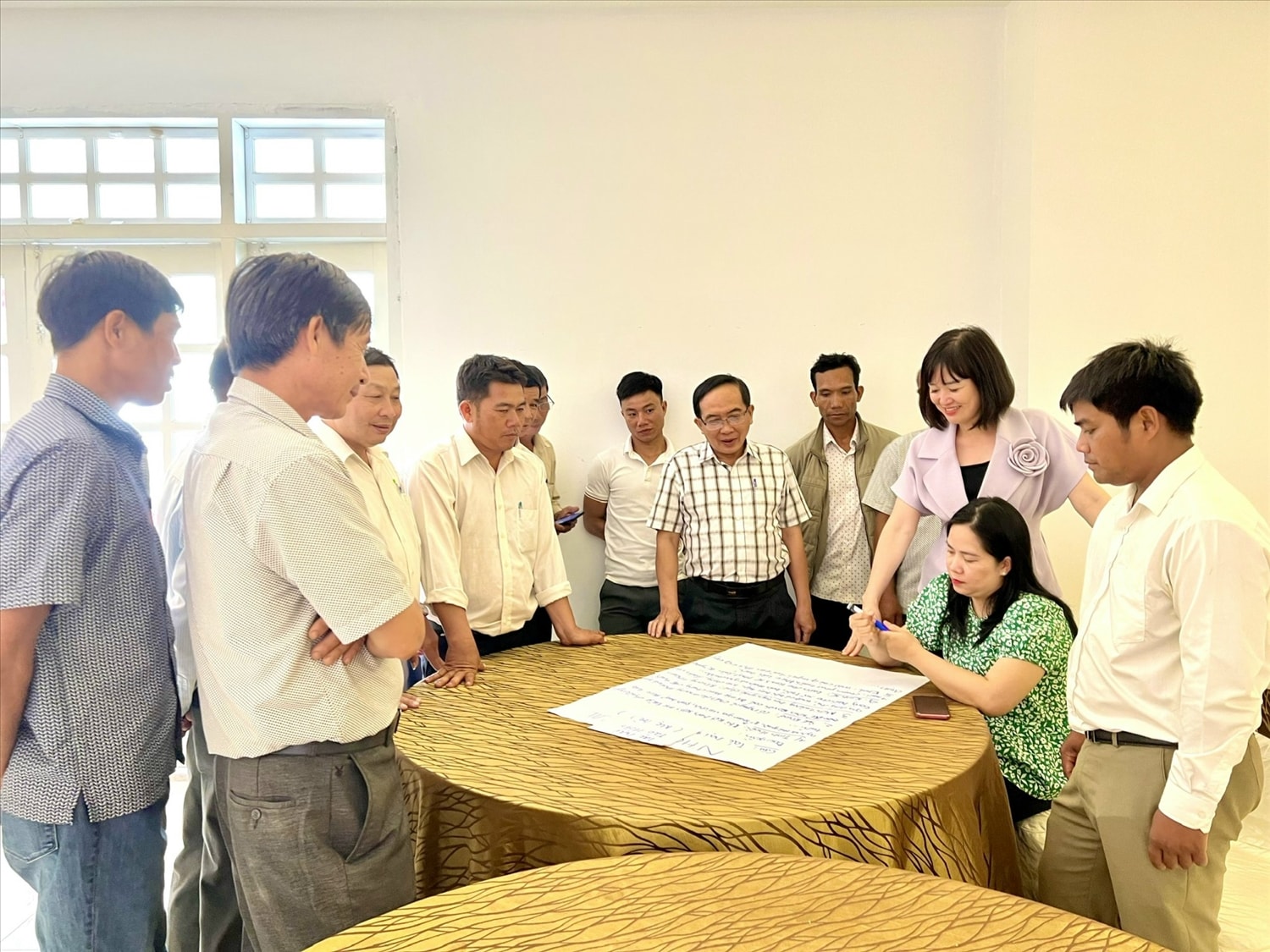Các học viên tham gia sôi nổi lớp tập huấn kiến thức pháp luật và kỹ năng truyền thông góp phần giảm thiểu tảo hôn, HNCHT 