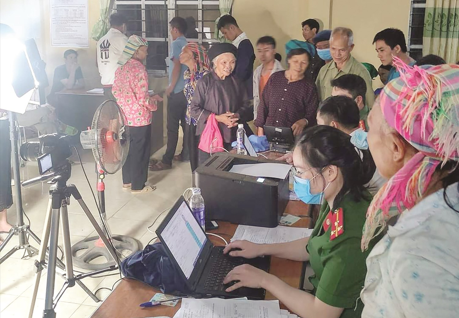 Cán bộ, chiến sĩ thực hiện Dự án cơ sở dữ liệu quốc gia về dân cư, cấp và quản lý căn cước công dân